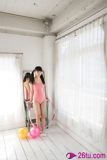 公和我做吃饭时把腿张开