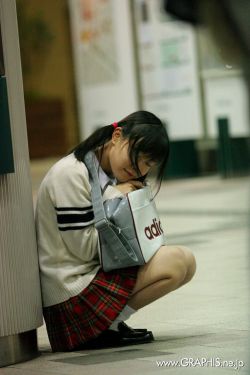 变成黑皮辣妹后和朋友做了无删