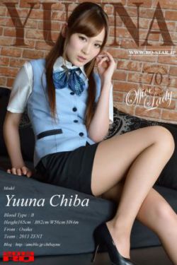 美女扒开奶罩让男人吃奶